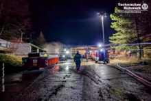 Blick auf die Einsatzstelle bei Nacht