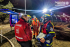 THW und Feuerwehr bei der Lagebesprechung